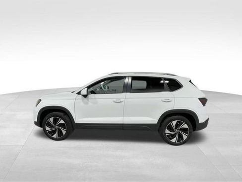 New 2025 Volkswagen Taos SE image 3