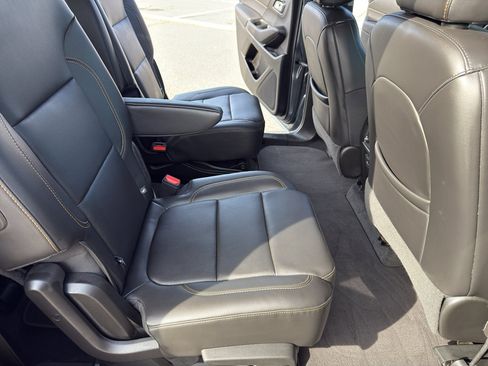 Used 2020 Chevrolet Traverse RS image 32