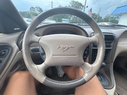 Used 2002 Ford Mustang Convertible RWD image 18