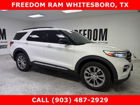 Used 2022 Ford Explorer XLT w/ Equipment Group 202A AWD/4WD image 3