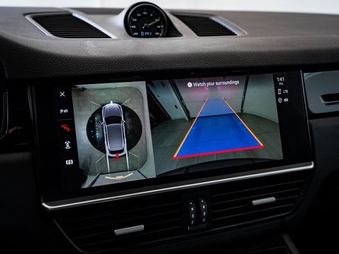 Certified 2022 Porsche Cayenne E-Hybrid w/ Premium Package image 38