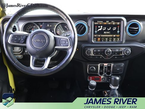 Used 2023 Jeep Wrangler Unlimited Rubicon 4xe w/ Cold Weather Group AWD/4WD image 18