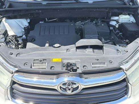 Used 2016 Toyota Highlander Plus FWD image 33