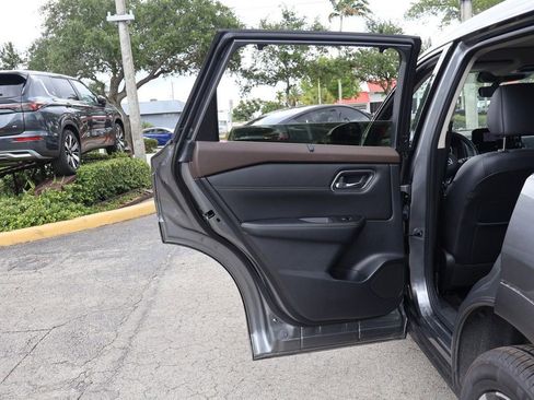 Used 2023 Nissan Rogue Platinum w/ Platinum Premium Package FWD image 29