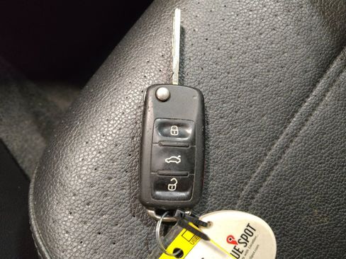 Used 2017 Volkswagen Passat 1.8T SE image 32