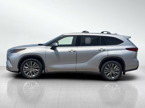 Used 2021 Toyota Highlander Platinum AWD/4WD image 2