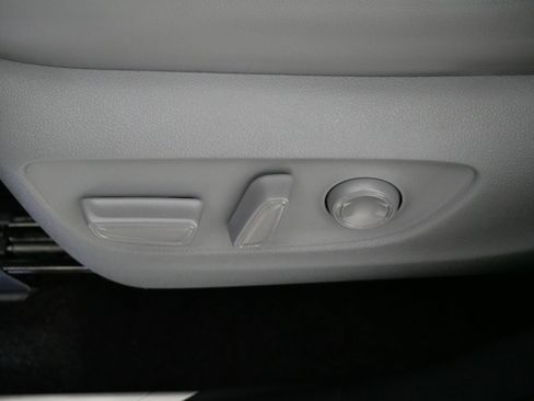 Used 2025 Toyota Highlander Limited image 20