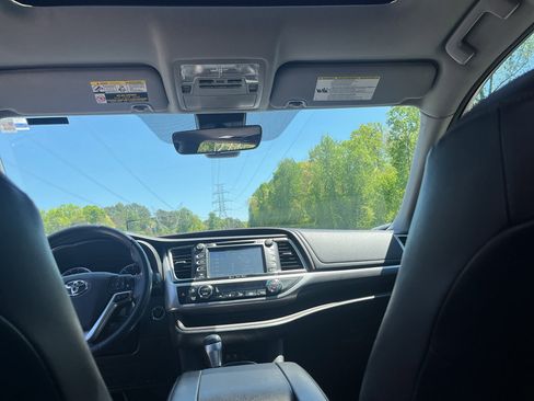 Used 2018 Toyota Highlander Limited image 6