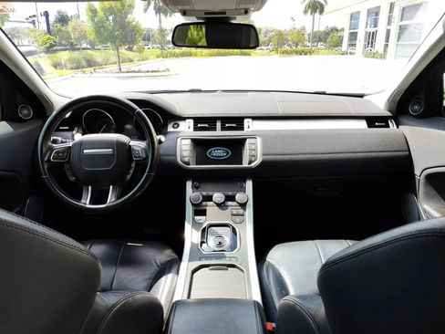 Used 2017 Land Rover Range Rover Evoque SE Premium image 18