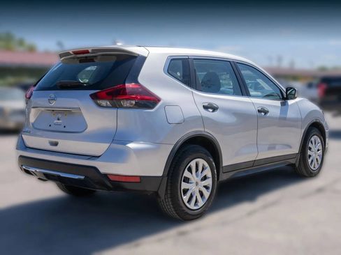 Used 2018 Nissan Rogue S image 5