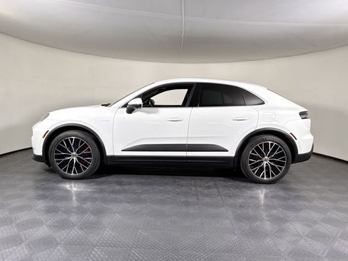 Certified 2025 Porsche Macan 4S Electric AWD/4WD image 2