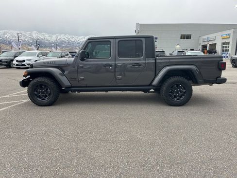 Used 2023 Jeep Gladiator Willys image 7