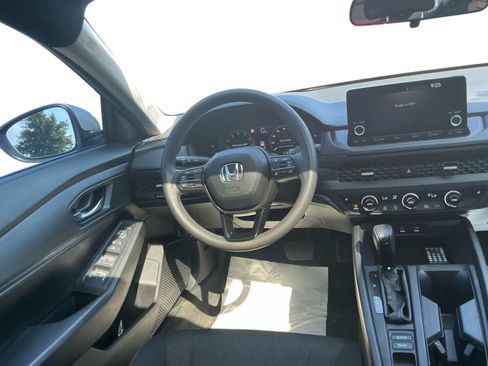 Used 2023 Honda Accord EX image 10