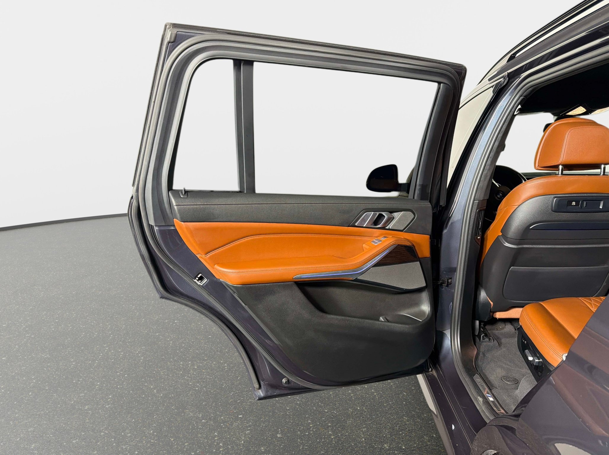 Used 2021 BMW X7 xDrive40i w/ M Sport Package AWD/4WD image 34