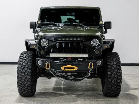 Used 2015 Jeep Wrangler Unlimited Rubicon w/ Connectivity Group AWD/4WD image 3