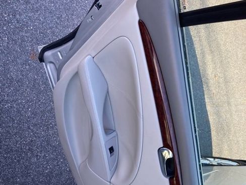 Used 2011 Buick Lucerne CXL image 25