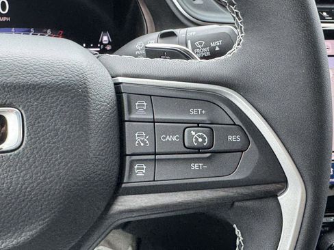 Used 2023 Jeep Grand Cherokee Limited image 22