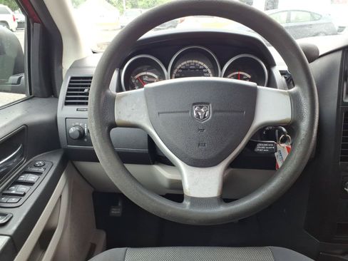 Used 2009 Dodge Grand Caravan SE w/ Climate Group FWD image 5