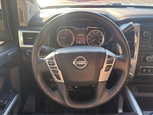 Used 2019 Nissan Titan SL w/ Chrome Package AWD/4WD image 18