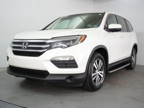 Used 2017 Honda Pilot EX image 3