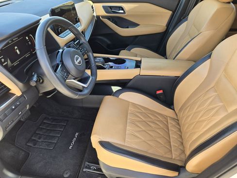 Used 2023 Nissan Rogue Platinum w/ Platinum Premium Package image 11