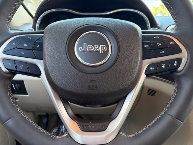 Used 2017 Jeep Grand Cherokee Overland w/ Jeep Active Safety Group RWD image 21