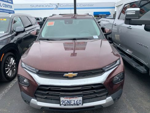 Used 2023 Chevrolet TrailBlazer LT FWD image 3