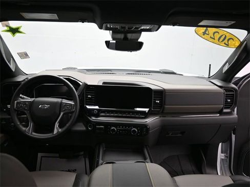 Used 2024 Chevrolet Silverado 2500 ZR2 w/ Technology Package image 20