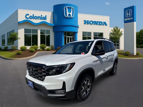 Used 2023 Honda Passport TrailSport image 2