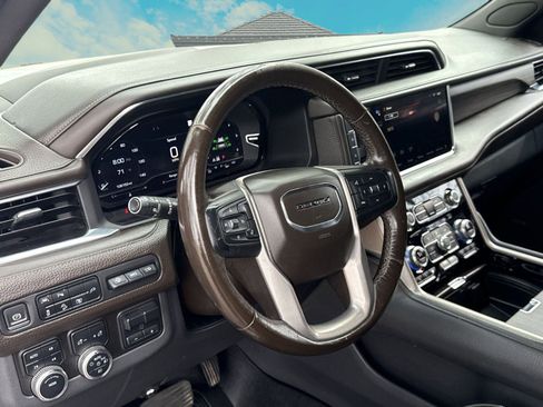 Used 2022 GMC Yukon XL Denali w/ Denali Premium Package image 6