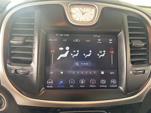 Used 2018 Chrysler 300 Limited w/ Safetytec Plus Group image 30