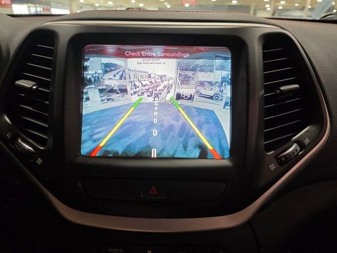 Used 2017 Jeep Cherokee Trailhawk image 22