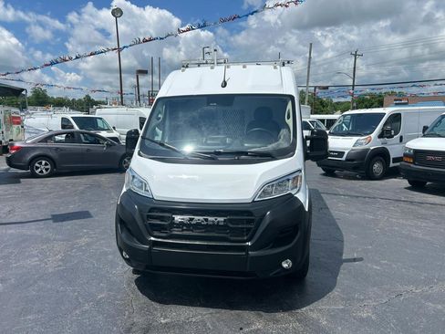 Used 2024 RAM ProMaster 2500 w/ Convenience Group FWD image 2