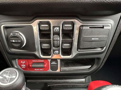 Used 2024 Jeep Wrangler Unlimited AWD/4WD image 25