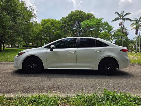 Used 2022 Toyota Corolla LE FWD image 4