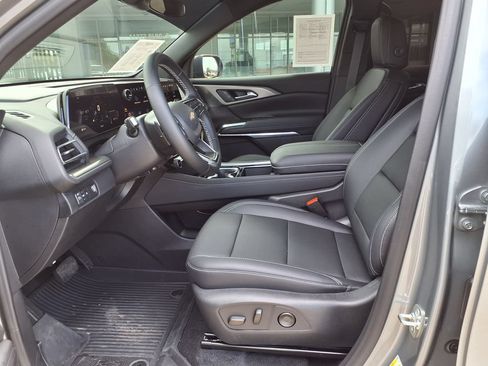 Used 2026 Chevrolet Traverse LT w/ LPO, Floor Liner Package FWD image 17