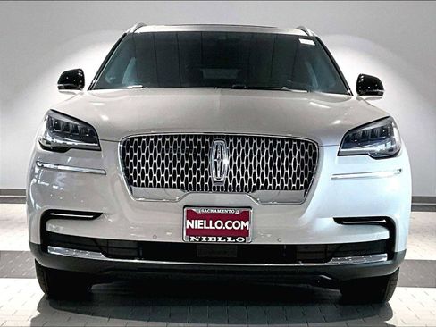 Used 2023 Lincoln Aviator AWD w/ Premium Package image 13