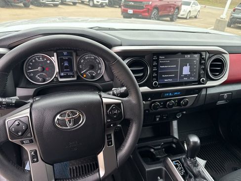 Used 2021 Toyota Tacoma SR5 w/ Technology Package image 17