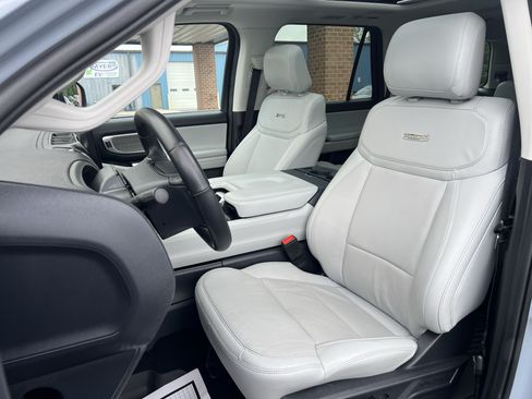 Used 2025 Ford Expedition Platinum w/ Driver's Package AWD/4WD image 14