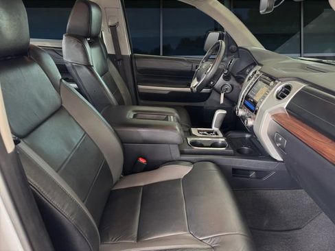 Used 2018 Toyota Tundra Limited w/ Limited Premium Package AWD/4WD image 15