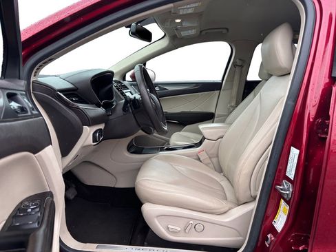 Used 2019 Lincoln MKC Premiere image 14