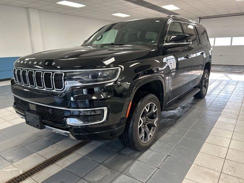 Used 2023 Jeep Wagoneer Series III w/ Preferred Equipment Group image 3