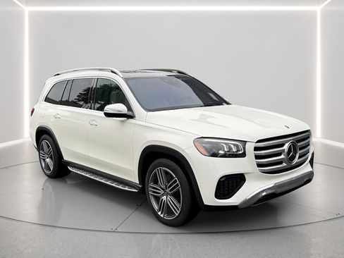 Used 2024 Mercedes-Benz GLS 450 4MATIC image 7