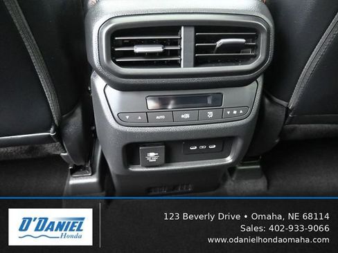 Used 2025 Honda Pilot TrailSport image 38