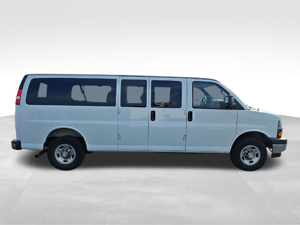 Used 2025 Chevrolet Express 3500 LT w/ LT Preferred Equipment Group RWD image 6