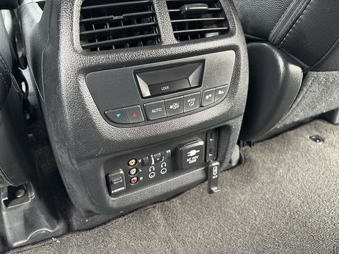 Used 2016 Honda Pilot Touring image 33