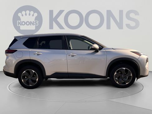 Used 2024 Nissan Rogue SV AWD/4WD image 8