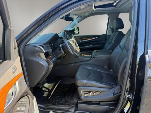 Used 2018 Cadillac Escalade Luxury AWD/4WD image 13