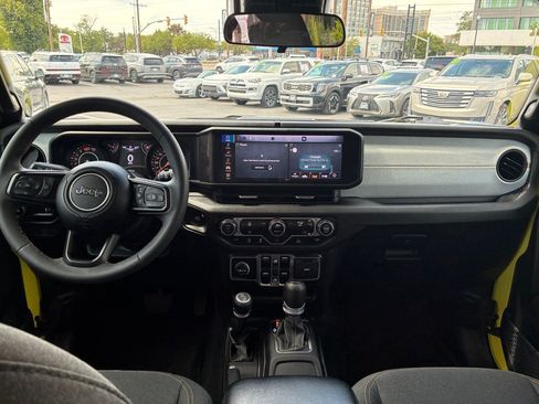 Used 2024 Jeep Wrangler Unlimited Sport AWD/4WD image 27