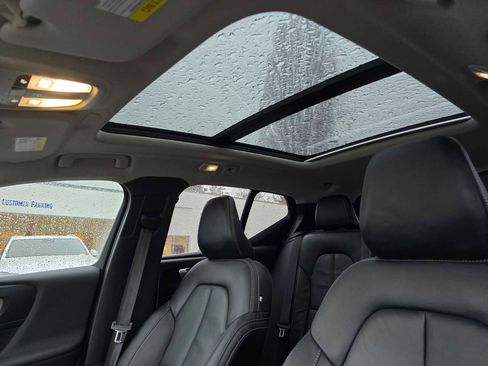 Used 2023 Volvo XC40 B5 Ultimate w/ Protection Package Premier image 21